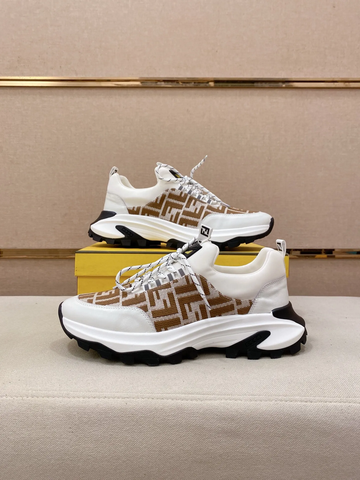 Men's shoes 💰 462💰 (fendi) New style 👊🏻 upper 🇮🇹 imported cowhide fabric 🇩🇪 lining imported sheepskin lining. The original outsole is molded to highlight the identity of every man, and the upper foot is elegant and stable🚶🏻🚶🏻The high-end custom counters reproduce the original version📯No matter the wind or rain, the shoe last remains unchanged and can withstand the verification of time🔍️,🔵 Size: 38-44